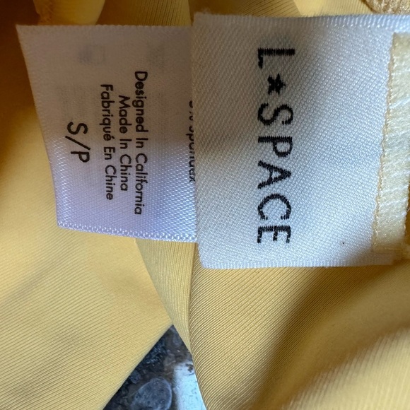 L*SPACE Seashell La Femme One Piece Yellow/honey Small - Picture 8 of 8